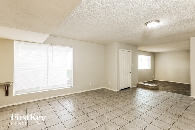 Building Photo - 9047 N 36th Dr