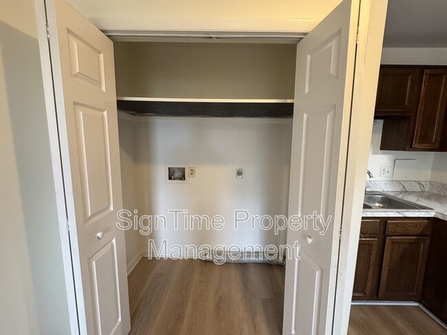 Foto del edificio - 227 Wakefield Rd