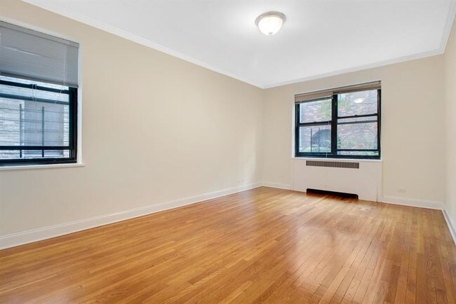 Foto del edificio - 310 East 75th Street