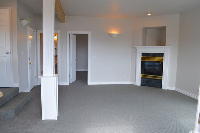 Foto del edificio - 340 Rainbow Ln