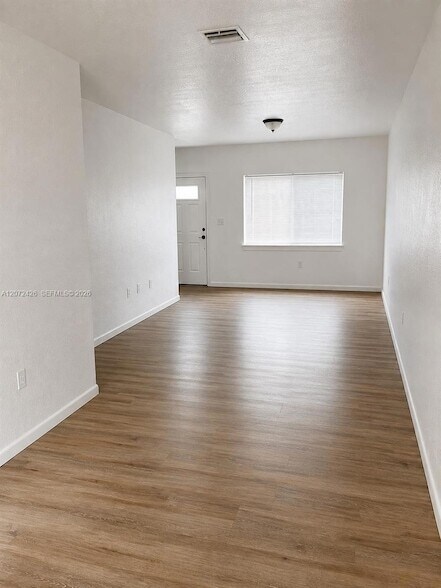Foto del edificio - 8308 NW 2nd Ave