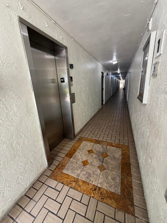 Foto del edificio - 2160 SW 16th St