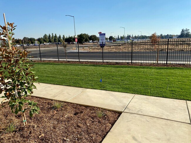 Foto del edificio - 414 W Mahogany Ln