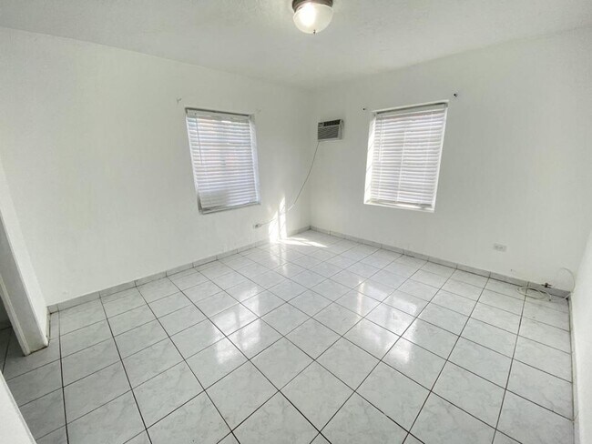 Photo - 1421 E 8th Ave House