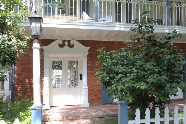 Building Photo - 125 S Crescent Dr