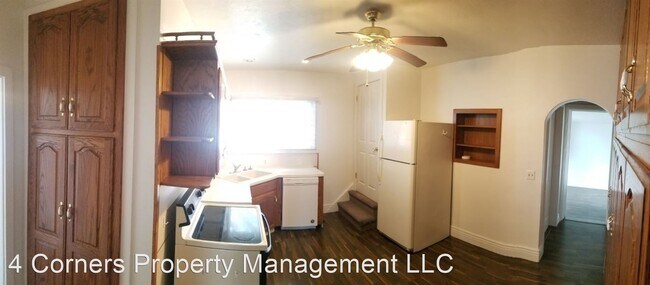 Building Photo - 3 br, 1 bath House - 20 W Main St
