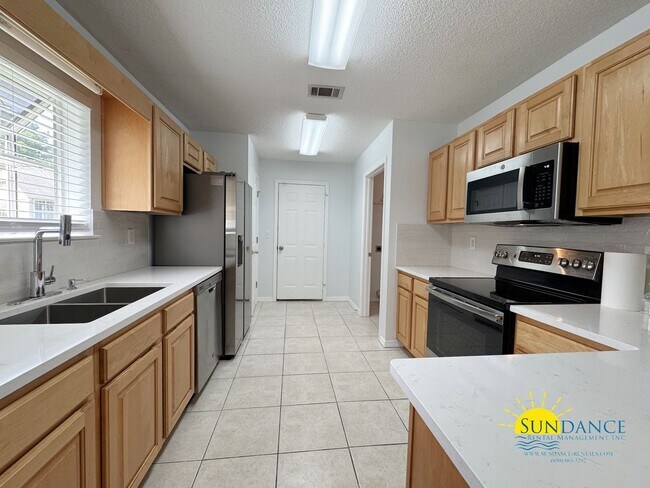 Foto del edificio - Renovated 3-Bedroom Home on Quiet Cul-de-S...