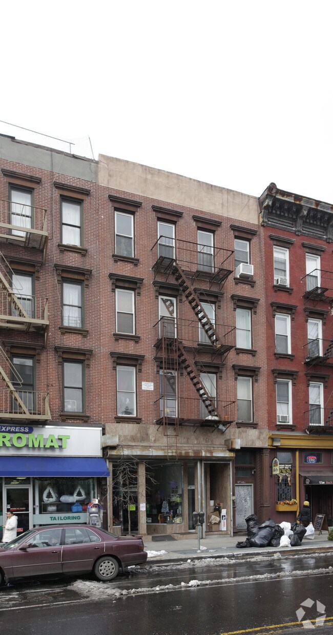 Building Photo - 1021 Manhattan Ave