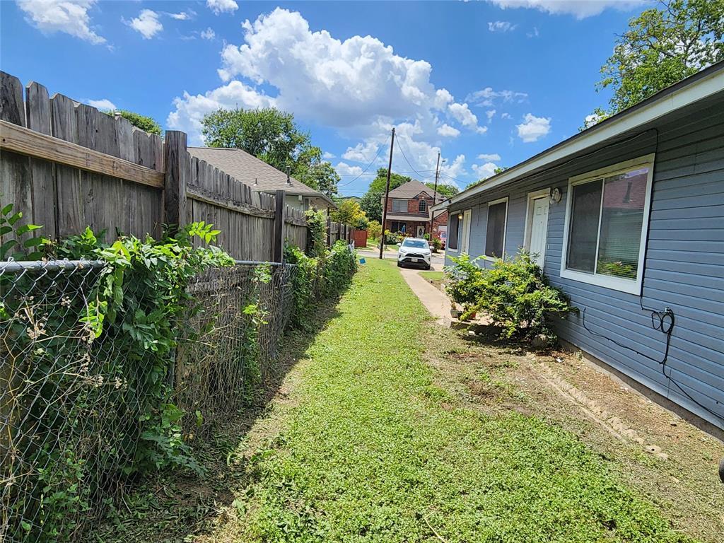 Foto principal - 7107 Carver Ave