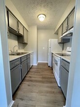 Building Photo - 3841 Silver Lake Rd