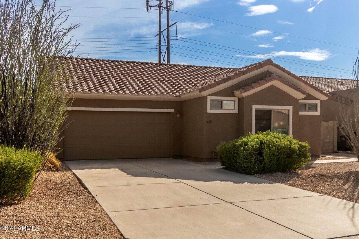 Primary Photo - 8845 E Rainier Dr