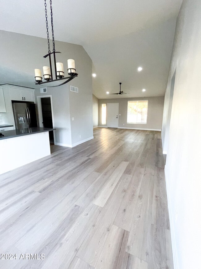 Foto del edificio - 1460 E Todd Dr