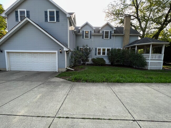 Building Photo - 3122 Wilmette Ave