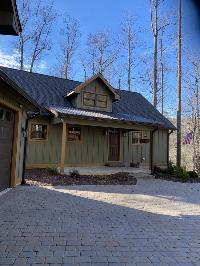 Building Photo - 18 Twisted Birch Dr