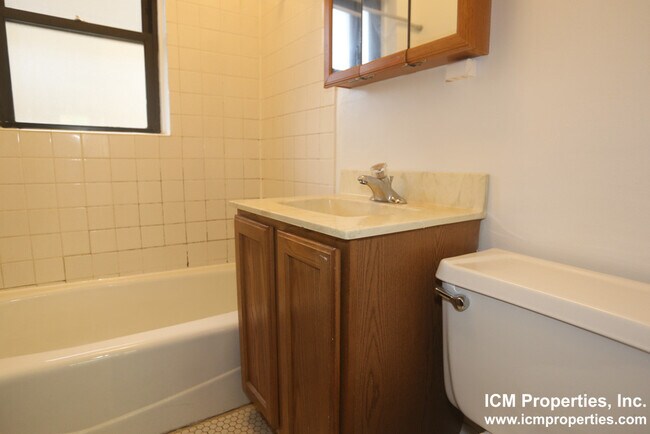 Foto del edificio - 3501 N Greenview Ave
