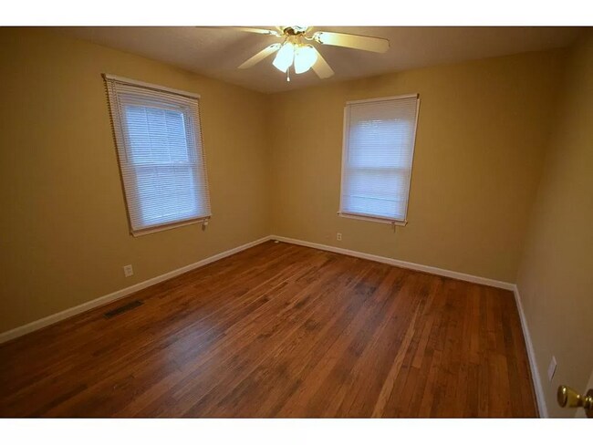 Building Photo - 133 Mayflower Rd