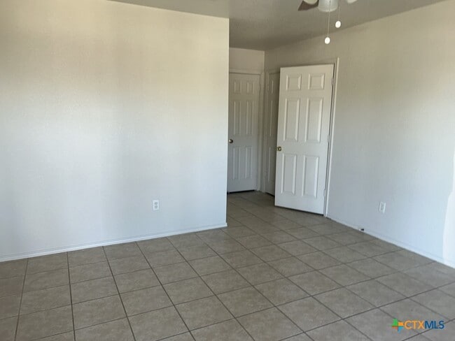 Building Photo - 3307 Toledo Dr