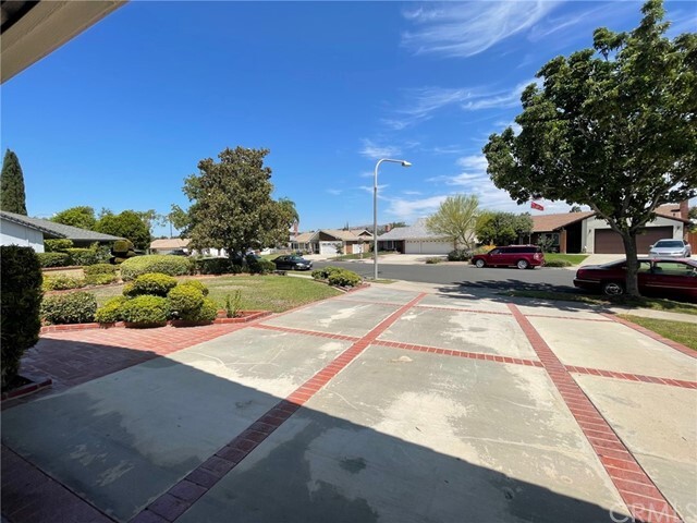 Building Photo - 2120 Chevy Chase Dr