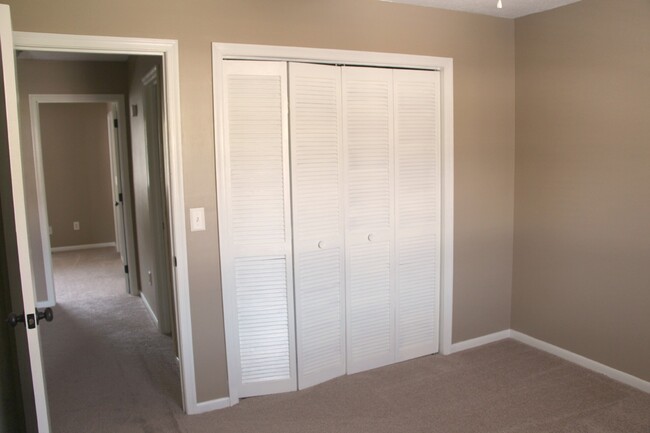Building Photo - 405 Spruce Lane