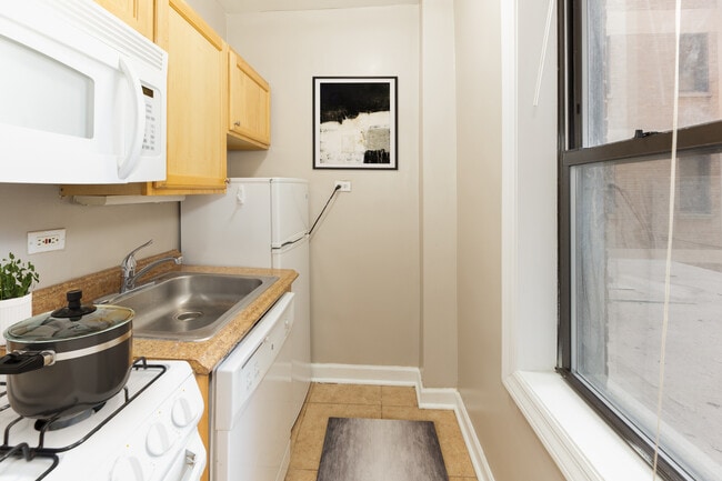 Building Photo - 443 Wrightwood
