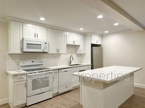 Building Photo - 325 5th Ave S