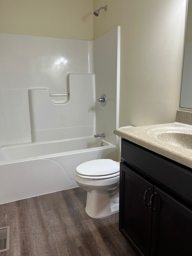 Building Photo - 306 Olive St