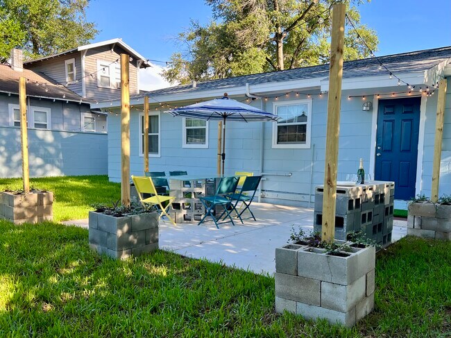 Back Patio - 609 E Louisiana Ave