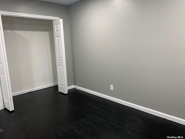Building Photo - 402 Leslie Ln