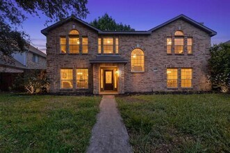 Building Photo - 2302 Dana Dr