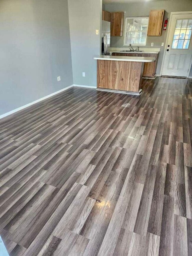 Building Photo - Great 2/1 duplex unit with large yard. Call Josh for showings 407-952-0608