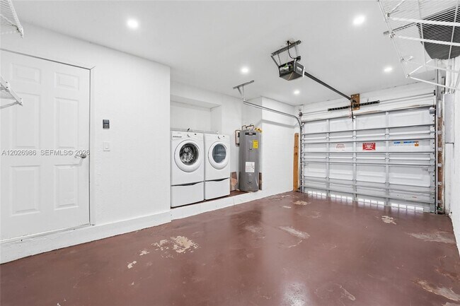Foto del edificio - Northwest 192nd Terrace, Hialeah, FL 33015 - 3 BR 2.5 BA single-family home