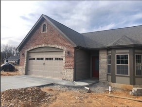 Building Photo - 307 Deerfield Dr
