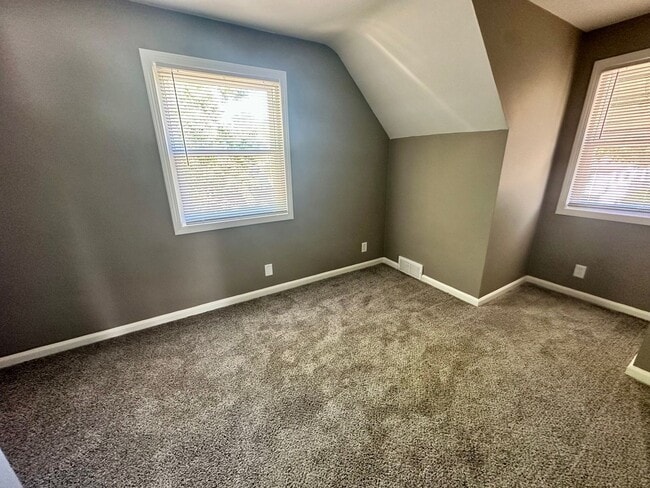 Building Photo - 3 Bedroom Single Family ***Rent Special***...