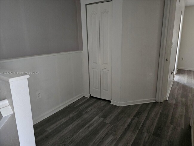 Foto del edificio - 21417 NW 13th Ct