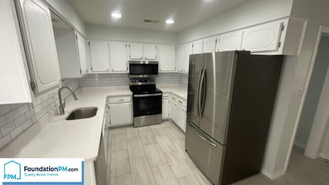 Foto del edificio - 7328 Grove Park Rd