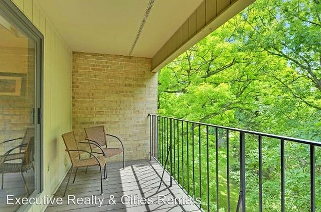 Building Photo - 5643 Green Circle Dr