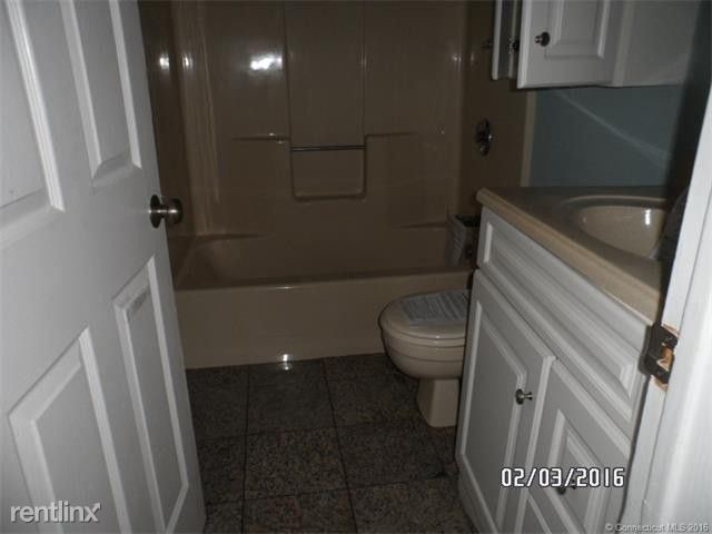 Building Photo - 2 br, 1 bath Condo - 718 broad st A7 Unit A7
