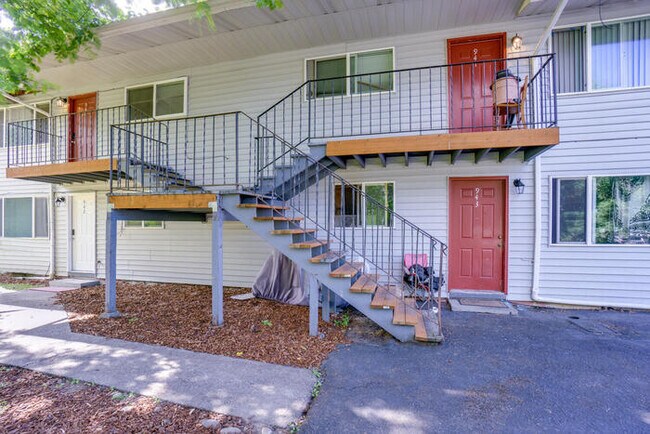 Building Photo - TWO BEDROOM NEAR NEW CASINO AND SHOPPING