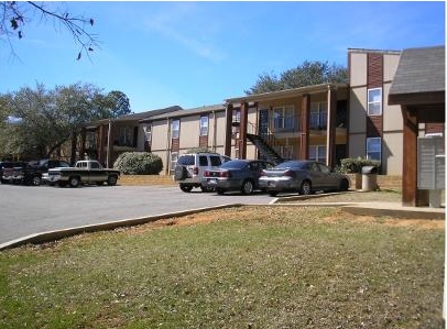 Primary Photo - Academy Apartments