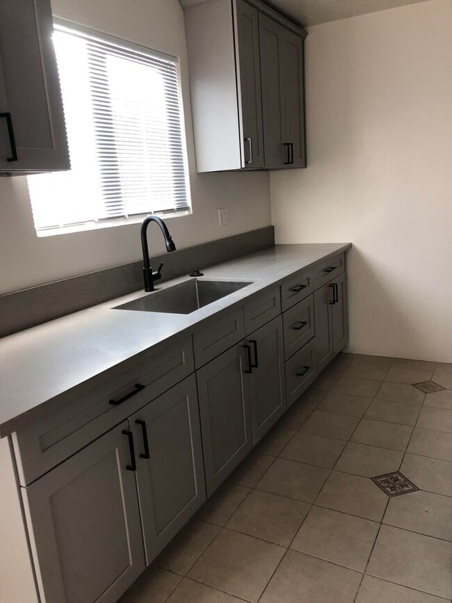 Building Photo - Newly remodeled 1 bedroom