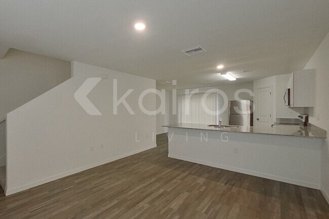 Building Photo - 12378 Paramount Dr S
