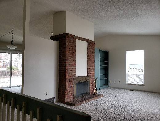 Building Photo - Fantastic Location V-7 On Greenway