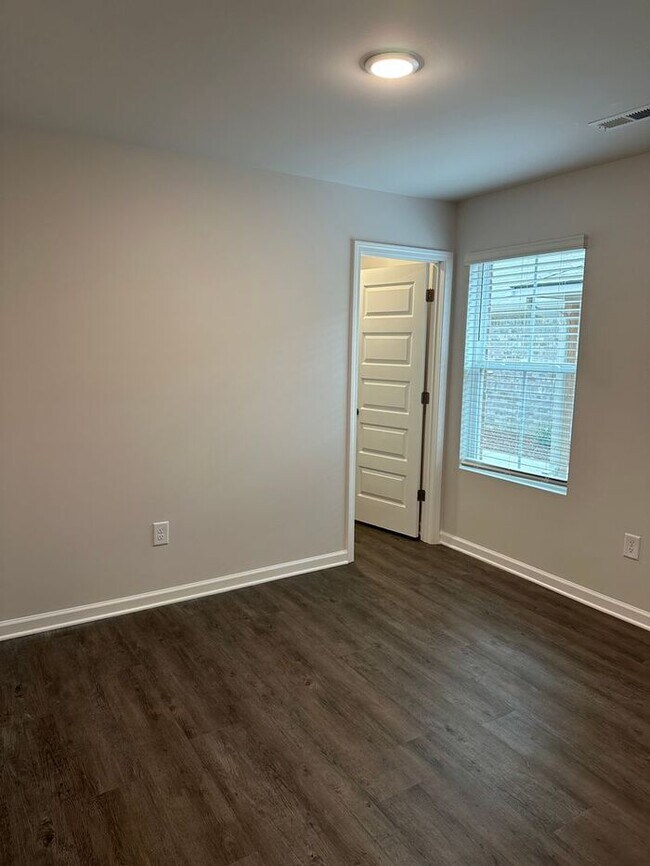 Foto del edificio - Available Now! Spacious 4-Bedroom, 2-Bath Home in Kilpatrick Landing
