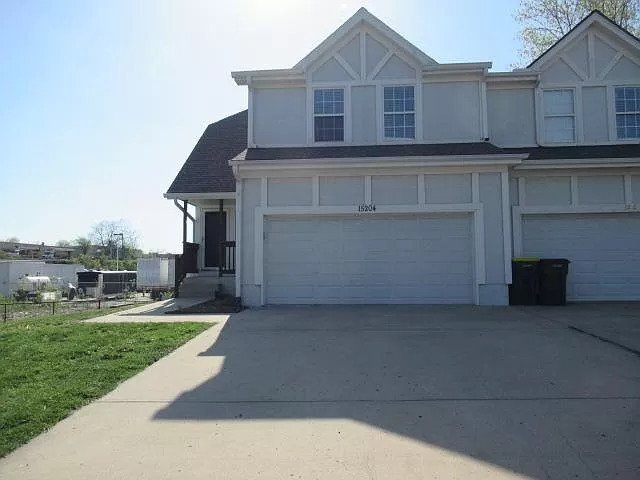 Front - 15204 Glenwood Ave