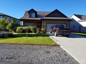 Building Photo - 202 Dogwood Dr