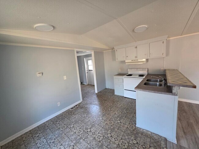 Foto del edificio - 650 Rices Creek Rd