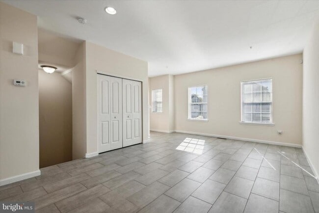 Foto del edificio - 145 Mercer Ct