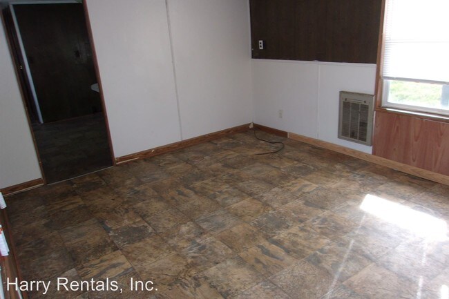 Building Photo - 165 White Birch St