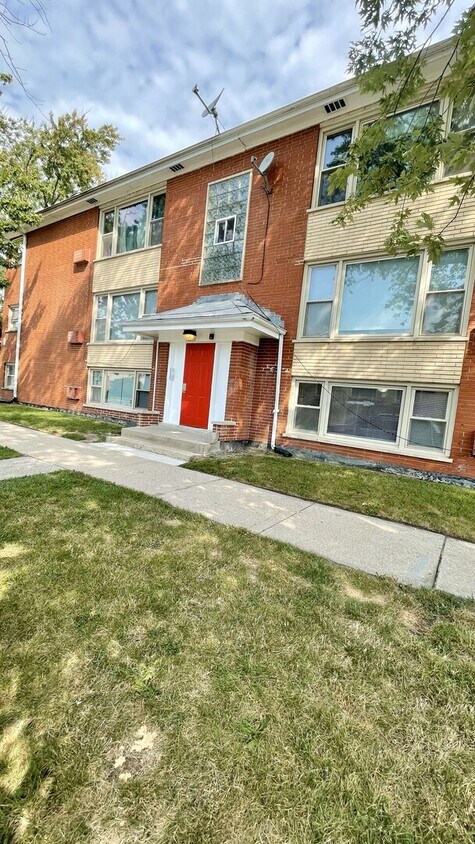 Foto principal - 14047 S School St