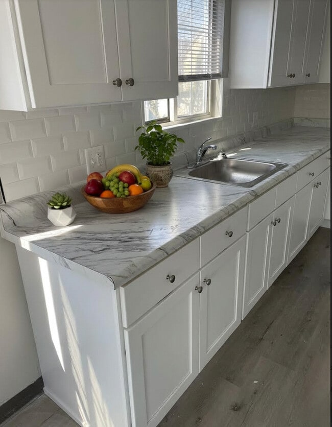 Building Photo - Colonial Court Apartments